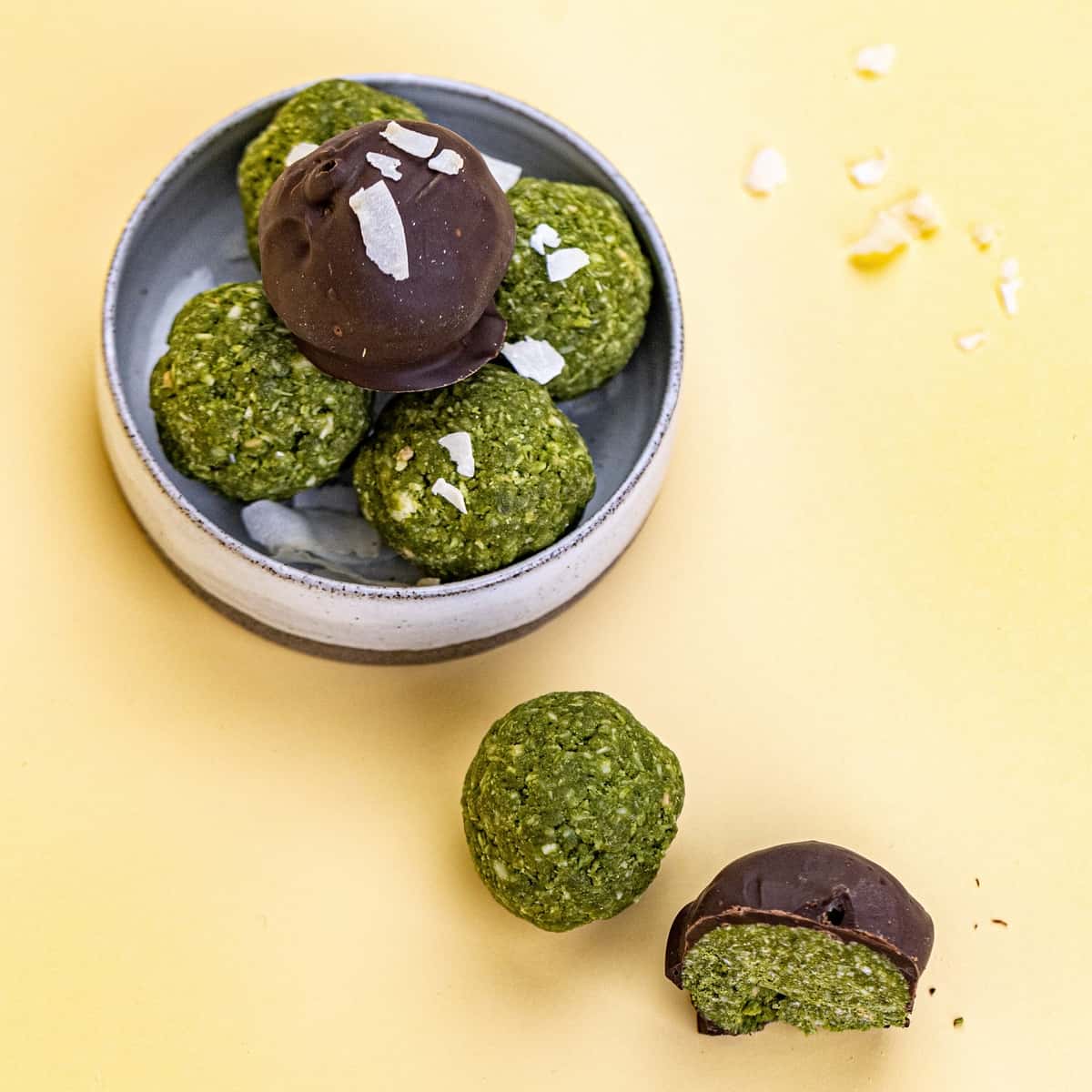 COCONUT-MATCHA ENERGY BALLS