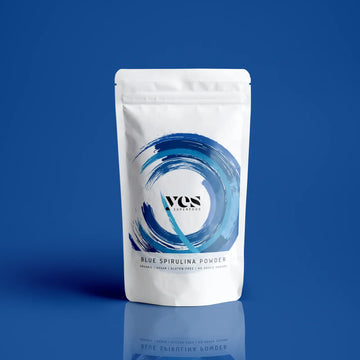 Blue spirulina powder in resealable pouch – perfect for smoothies and lattes