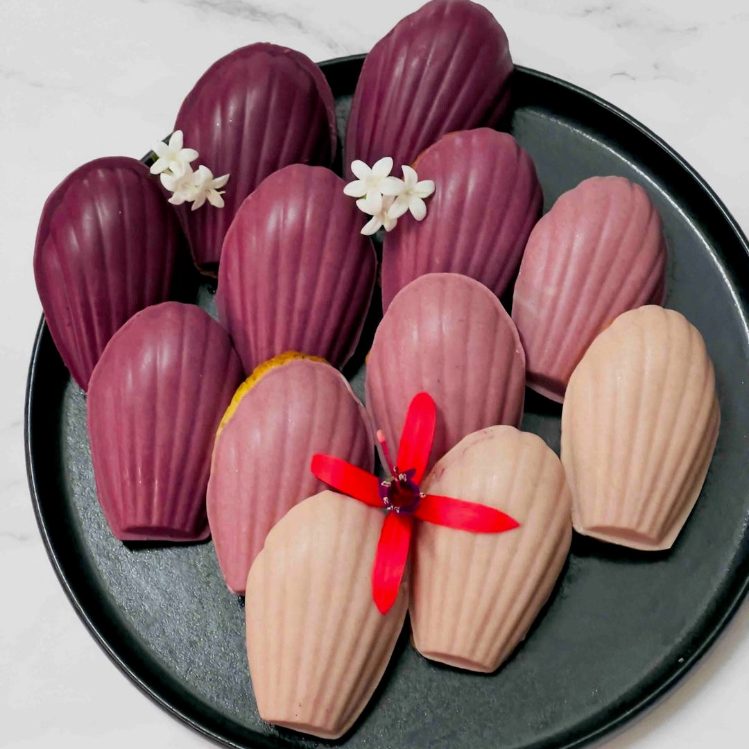 Black carrot powder color intensity in white chocolate madeleine cakes – natural pink to purple gradient created with Yes Superfood black carrot powder