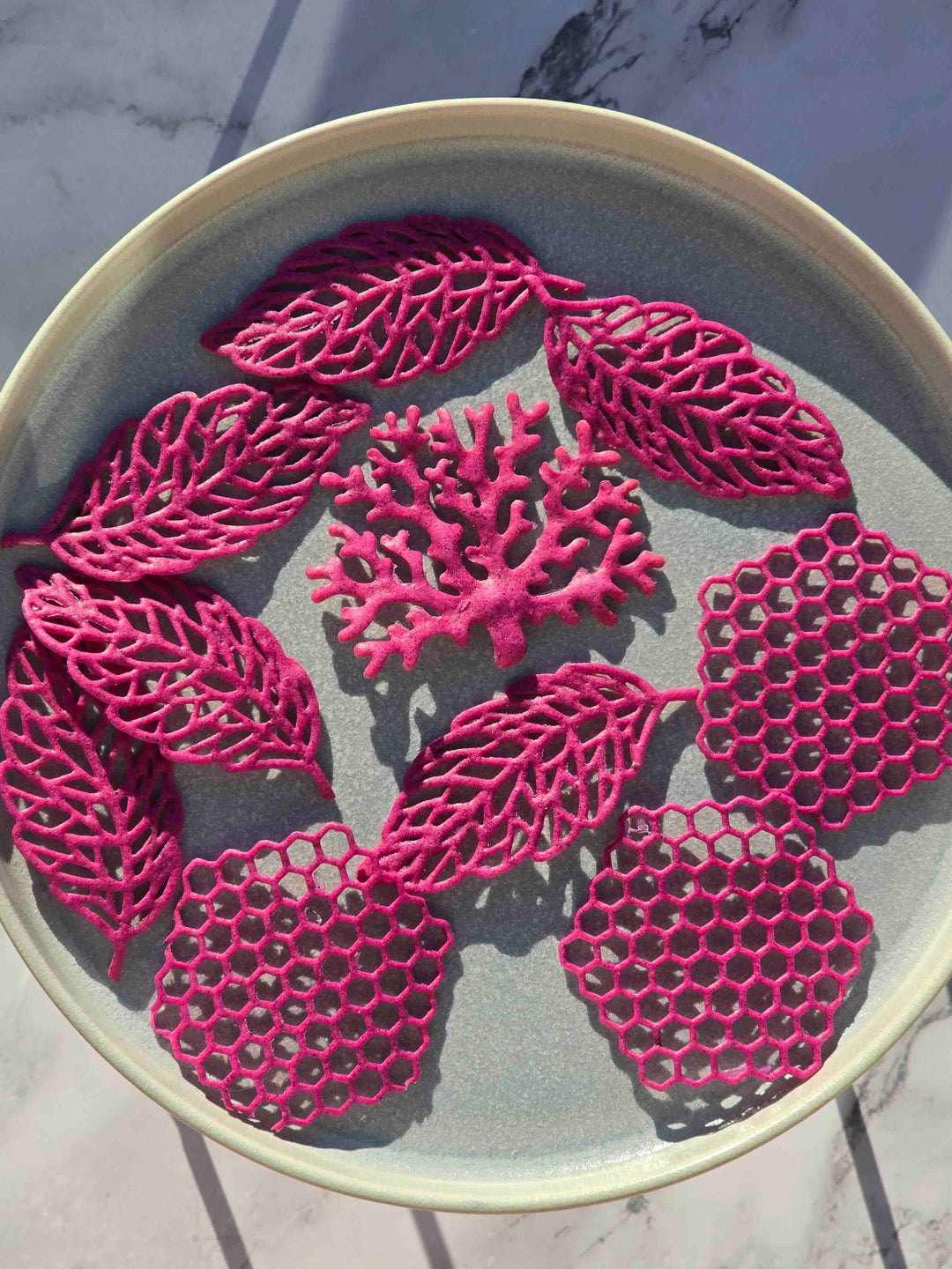 Tuile with pink dragon fruit Yess Superfood 